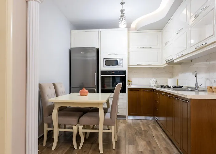 Noora * ティラナ